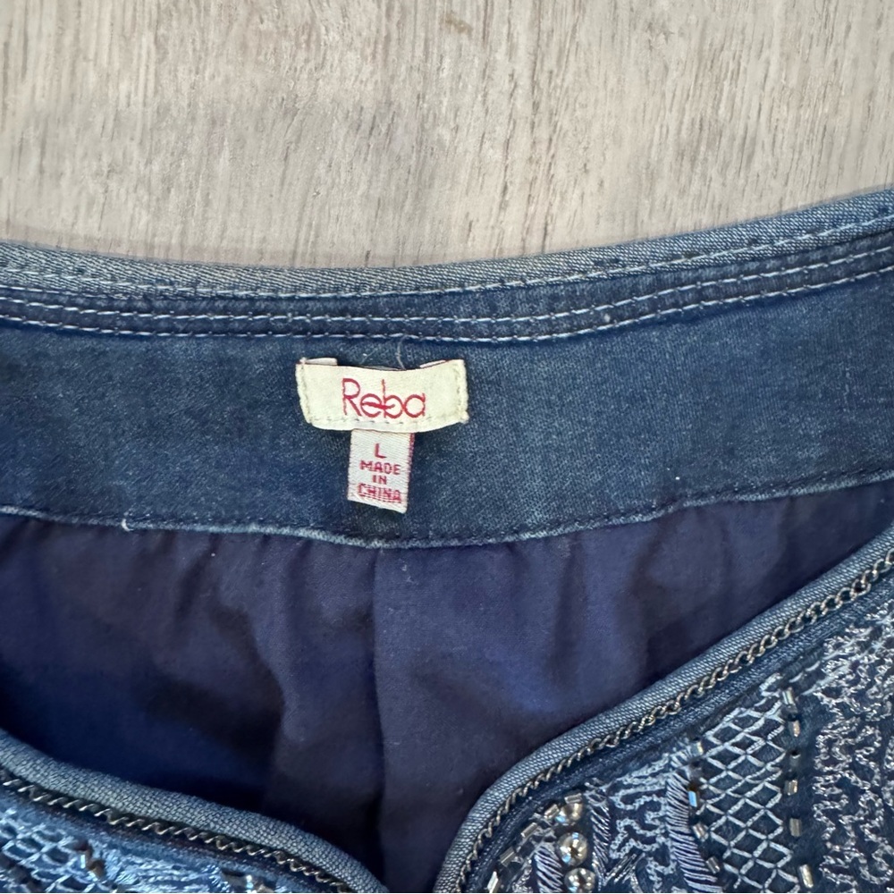 Reba Women's Embroidered Rhinestones Slimming Denim Jacket Size Large - Picture 3 of 5